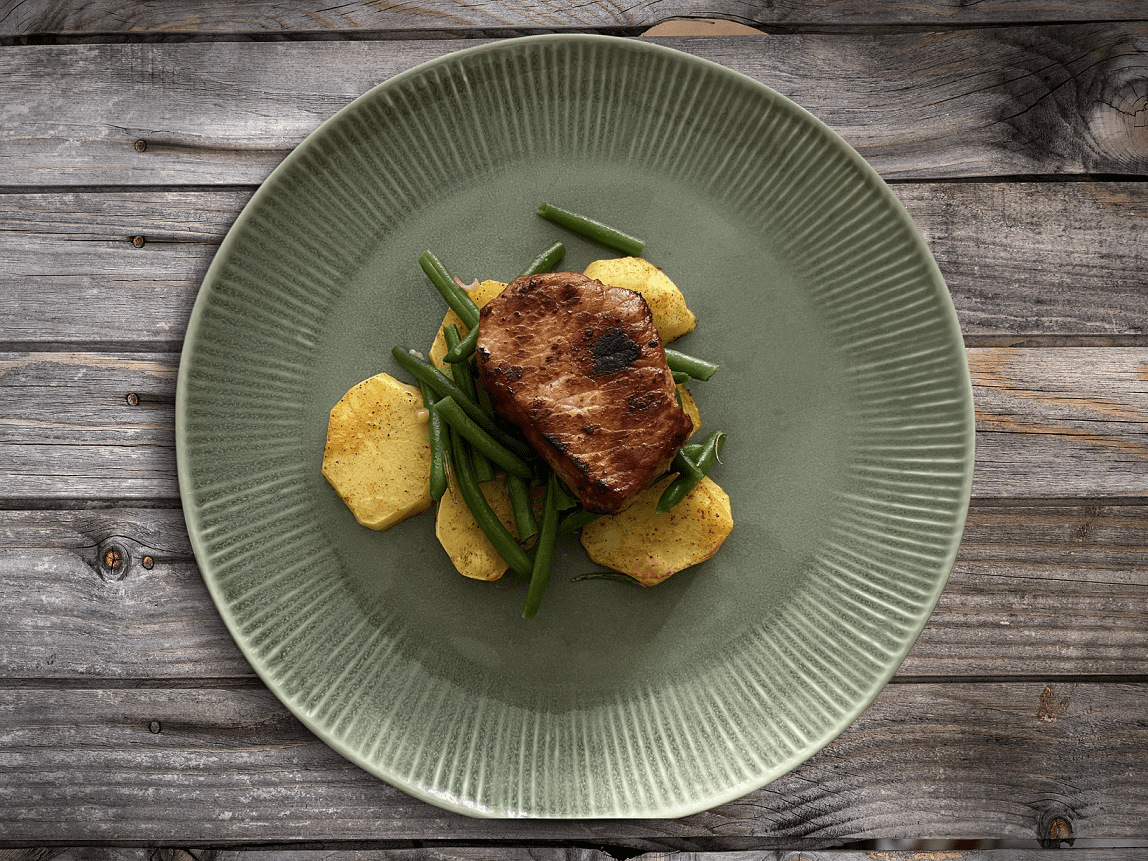 Aromatische Schweine Schnitzel mit gebackenen Kartoffeln & Prinzessbohnen 1 Design ohne Titel 14 70