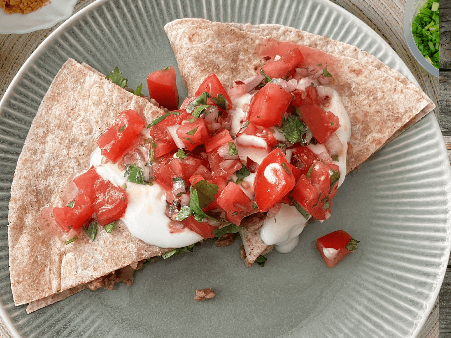Schnelle Quesadillas mit Tomaten Salsa und Joghurt 1 Design ohne Titel 12 5